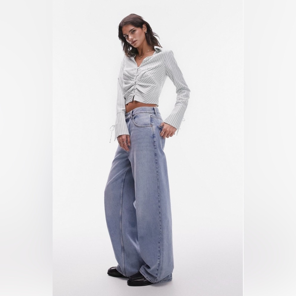 Topshop
Stripe Crop
Button-Up Top